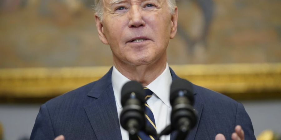 US-Präsident Biden versucht mit Blick auf die Genehmigung neuer US-Hilfen für die Ukraine Optimismus zu verbreiten. Foto: Evan Vucci/AP/dpa