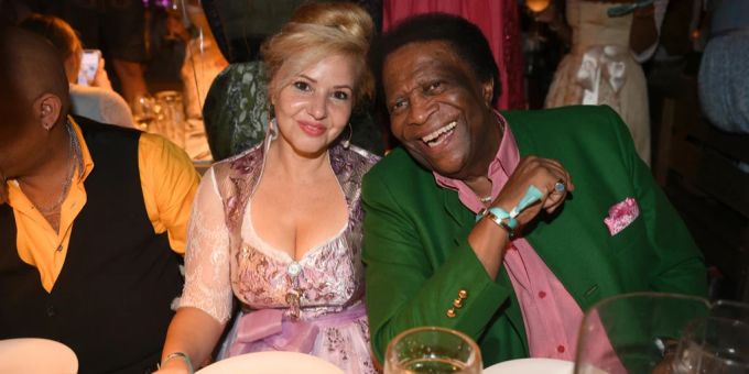 Roberto Blanco und seine Frau Luzandra Strassburg beim Oktoberfest 2023. Sie war nicht seine Erste... sex roberto blanco