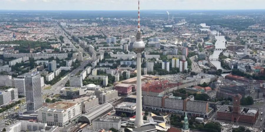 Der «Telespargel» wird 50. Foto: Bernd Settnik/dpa-Zentralbild/dpa