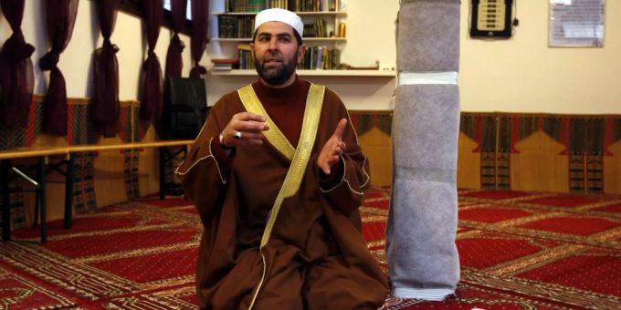 Imam Radouan Jelassi in der Moschee "Lega dei Muslusmani in Ticino". Imam Radouan Jelassi
