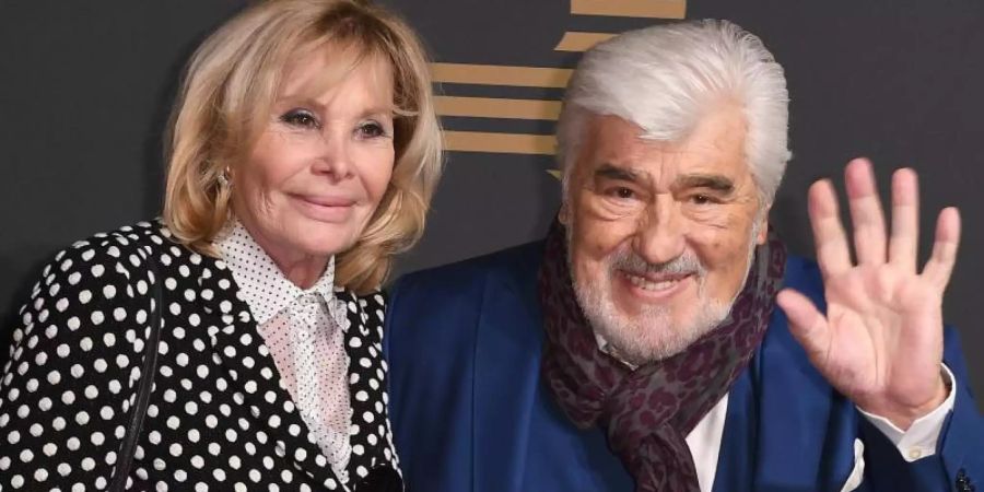 Mario Adorf und seine Frau Monique Faye 2018 in Berlin. Foto: Britta Pedersen/dpa