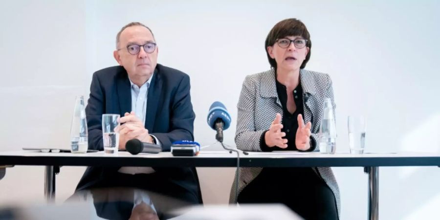 SPD-Bewerberduo Saskia Esken und Norbert Walter-Borjans