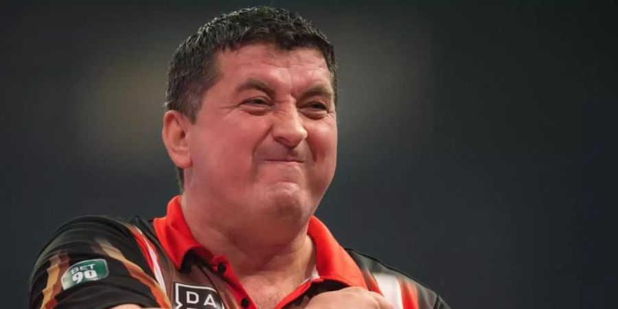 Muss bei der Darts-WM gegen Fallon Sherrock antreten: Mensur Suljovic. Foto: Friso Gentsch/dpa