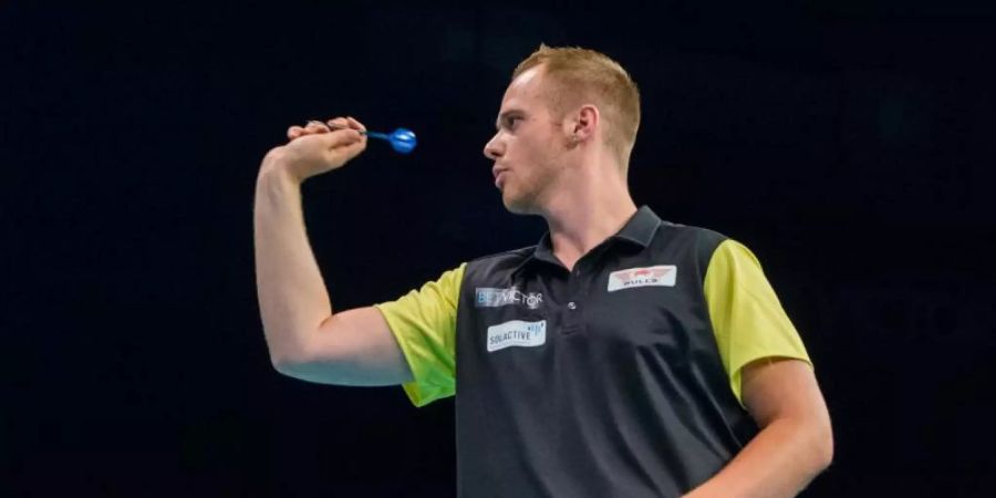 Einer der besten Darts-Spieler Deutschlands: Max Hopp. Foto: Daniel Bockwoldt/dpa