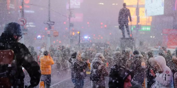 Intensiver Schneesturm Fegt Uber New York Hinweg