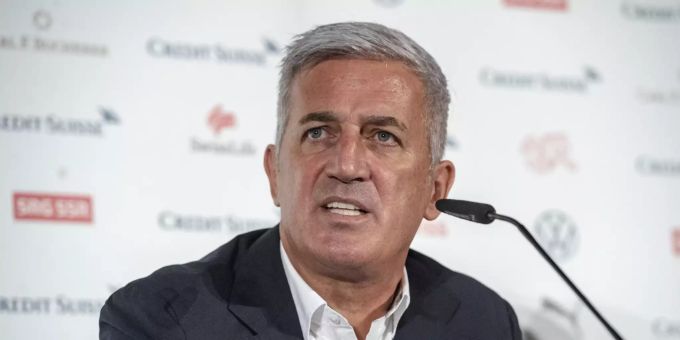 Nati-Trainer Vladimir Petkovic spricht an einer Pressekonferenz. petkovic liebe