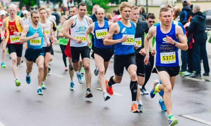 Für Marathonläufer ist das Höhentraining nützlich. Höhentraining für den Marathonlauf