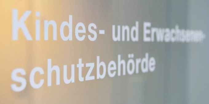 Ein Schriftzug der Kindes- und Erwachsenenschutzbehörde (KESB). Kesb