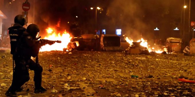Bild von den gewaltsamen Protesten in Barcelona. barcelona