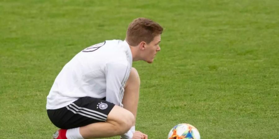 Muss kurzfristig wegen Rückenproblemen pausieren: Nationalspieler Marcel Halstenberg. Foto: Bernd Thissen/dpa