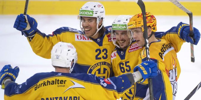 Keine Seltenheit: Jubelnde Spieler des HC Davos. HC Davos