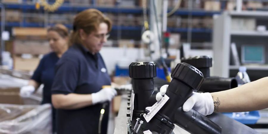 Den Mitarbeitenden des Industriekonzerns Georg Fischer und des Pharmaunternehmens Novartis werden laut einer Studie des Swiss Institute of Directors (SIoD) faire Löhne bezahlt.(Symbolbild)