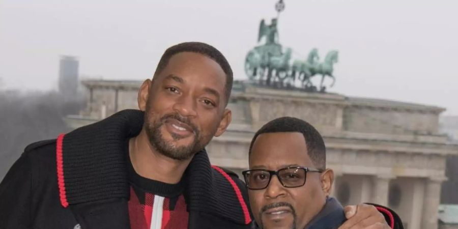Will Smith (l) und Martin Lawrence vor der Deutschlandpremiere von "Bad Boys For Life" in Berlin. Foto: Jörg Carstensen/dpa