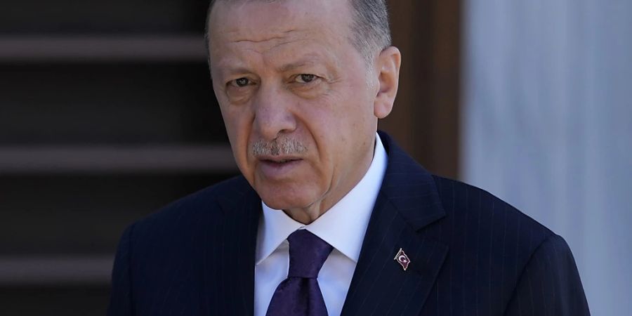 Recep Tayyip Erdogan, Staatspräsident der Türkei, will mit dem russischen Präsidenten Wladimir Putin über die Scheinreferenden in den russisch besetzten Gebieten in der Ukraine sprechen. Foto: Khalil Hamra/AP/dpa