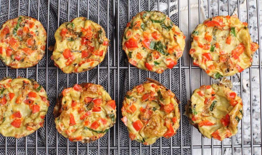 Backgitter Pizzen Mini Belag rot grün Käse Trockentuch