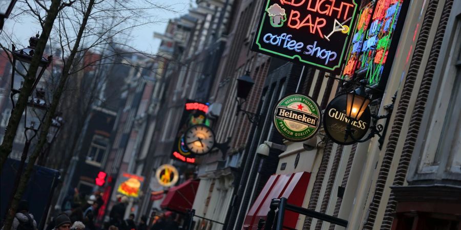 Auch weiterhin können Touristen in Amsterdamer Coffeeshops kleine Mengen Marihuana kaufen.