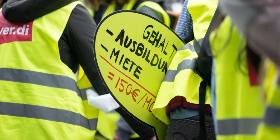 Die Gewerkschaft Verdi fordert 10,5 Prozent mehr Einkommen für die Beschäftigten des Bundes und der Kommunen.