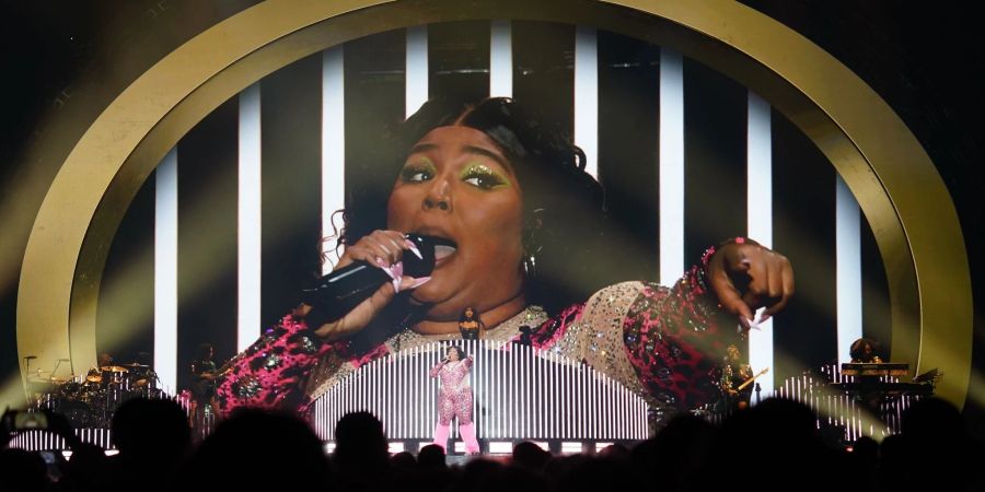 Zum Auftakt ihrer Tour gastierte Sängerin Lizzo in Hamburg.
