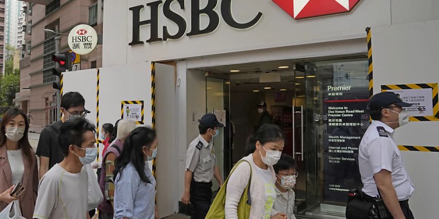 Die britische Grossbank HSBC hat im vergangenen Jahr dank steigender Zinsen und gut laufender Geschäfte in Asien operativ deutlich mehr verdient. (Archivbild)