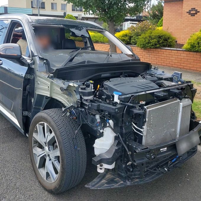 Die 41-jährige Lenkerin war bereits seit rund 40 Minuten unterwegs, als sie von der Polizei gestoppt wurde. bier news halbes auto