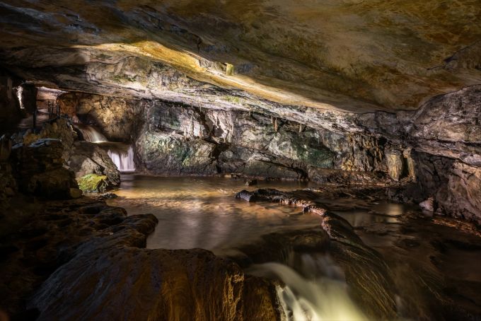 Der geduldigste Künstler fände nicht die Zeit: Teilweise wachsen Stalagmiten in einem ganzen Jahrhundert nur wenige Zentimeter. Ausflüge Frühling