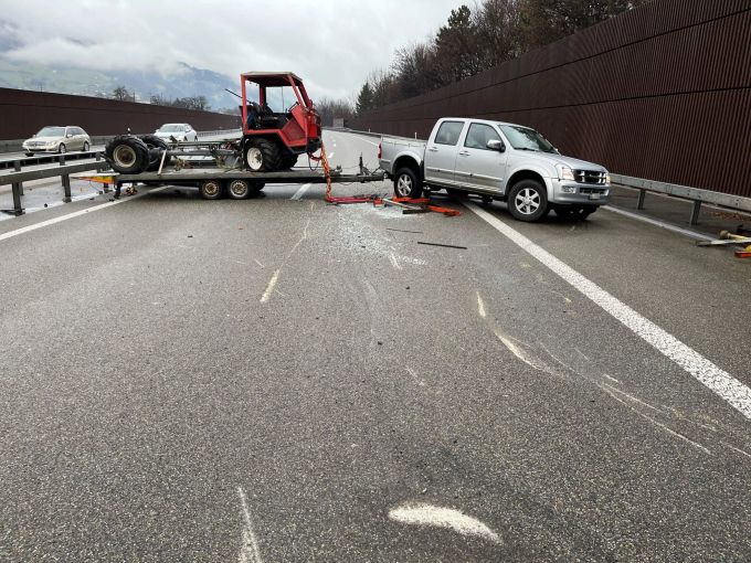 Durch den Unfall kam es zu Rückstau. Durch den Unfall kam es zu Rückstau.