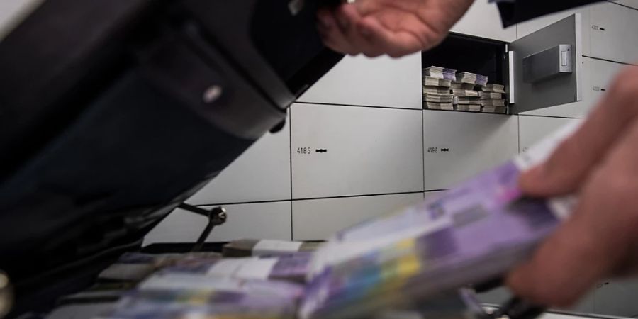 Verfassungswidrig: Die Schweiz kann russische Gelder nicht konfiszieren und beispielsweise für den Wiederaufbau der Ukraine verwenden. Zu diesem Schluss kommt eine Expertengruppe des Bundes. (Themenbild)