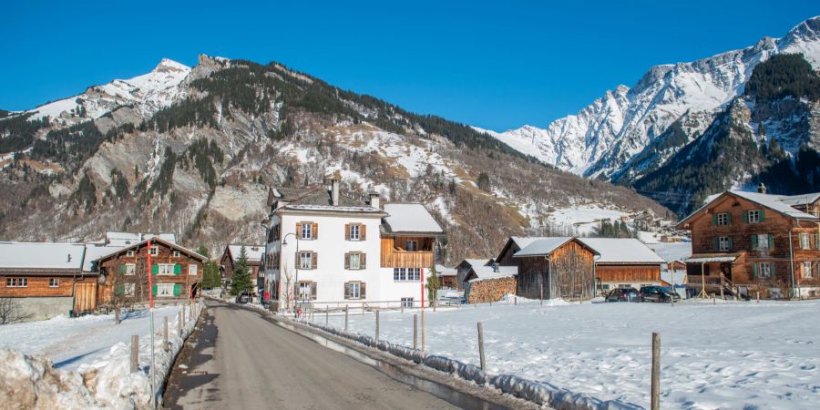 Blick Richtung Elm Dorf. - Gemeinde Glarus Süd