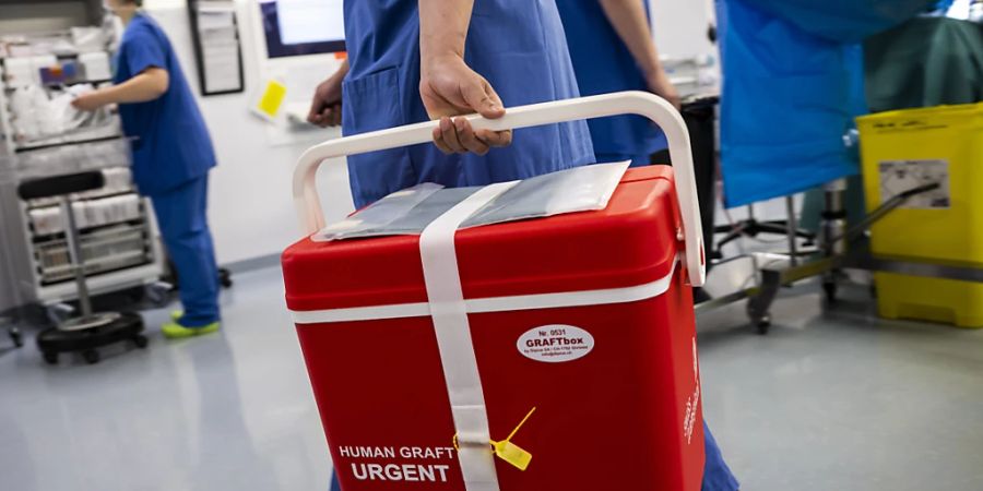 570 Personen haben in der Schweiz im vergangenen Jahr ein gespendetes Organ erhalten. (Archivbild)