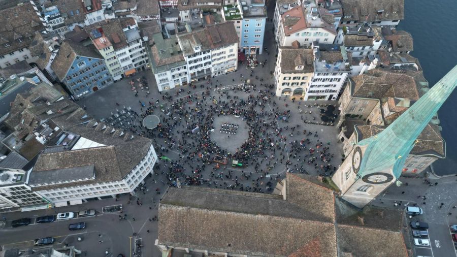 Die Demoroute begann am Münsterhof und endete auf dem Ni-una-menos-Platz.