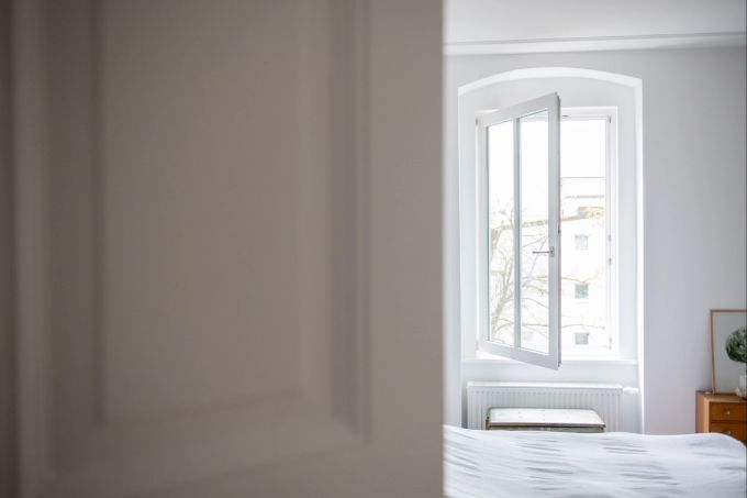 Fenster auf – auch wenn es draussen sehr kalt ist. Fenster auf lüften kalt