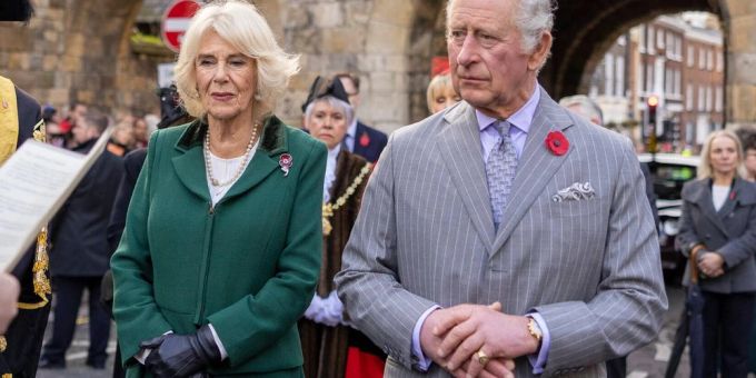 Die Krönung von König Charles III., hier mit Königsgemahlin Camilla, ist für den 6. Mai geplant. charles camilla