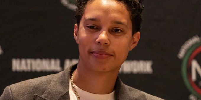 US-Basketballstar Brittney Griner hat in einer Pressekonferenz über ihre Rückkehr aus der Haft in Russland gesprochen. US-Basketballstar Brittney Griner hat in einer Pressekonferenz über ihre Rückkehr aus der Haft in Russland gesprochen.