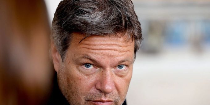 Robert Habeck hält an seinem Staatssekretät fest. Robert Habeck hält an seinem Staatssekretät fest.