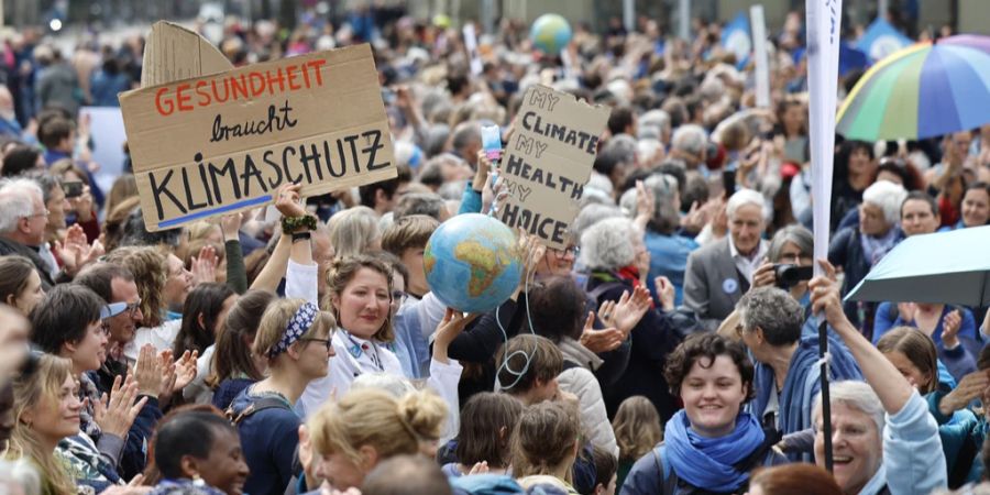 SCHWEIZ PROTEST KLIMA MARCHE BLEUE