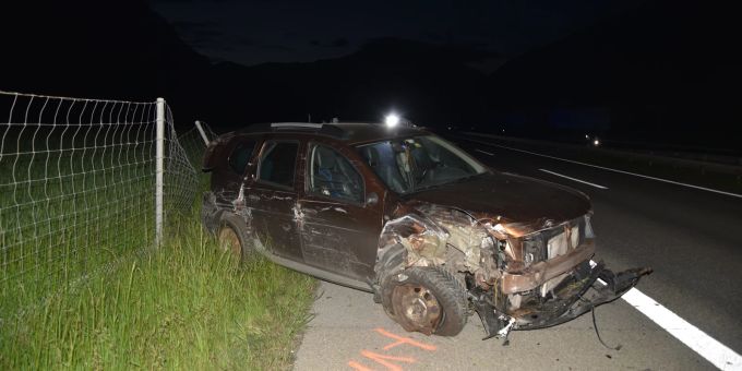 Domat/Ems GR - Lenker (43) ohne Fahrerlaubnis flüchtet nach Unfall