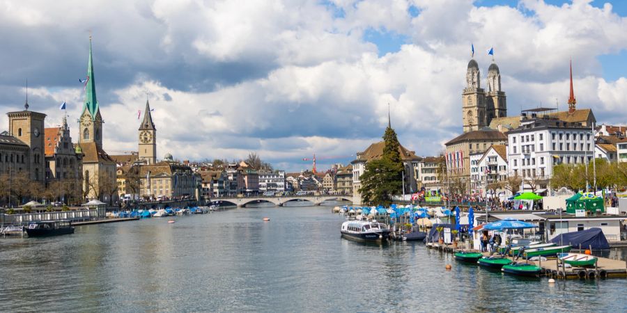 Blick auf die Limmat in Zürich.