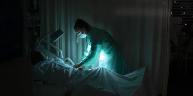 Auch in Meran (I) herrscht ein Mangel an Pflegepersonal (Symbolbild). Meran Pflegepersonal Krankenhaus Krankenbetten
