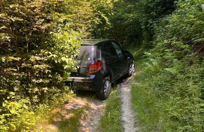 Dem Fahrer wurde der Führerausweis abgenommen. Führerausweis weg