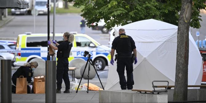 Polizisten am Tatort