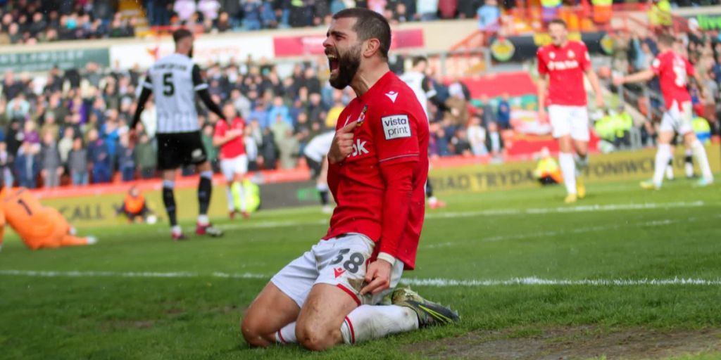 Reynolds' Wrexham FC gewinnt Direktduell gegen Rivalen Notts County