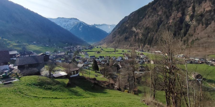 Das Dorf Engi im Glarner Sernftal. - Glarus Süd