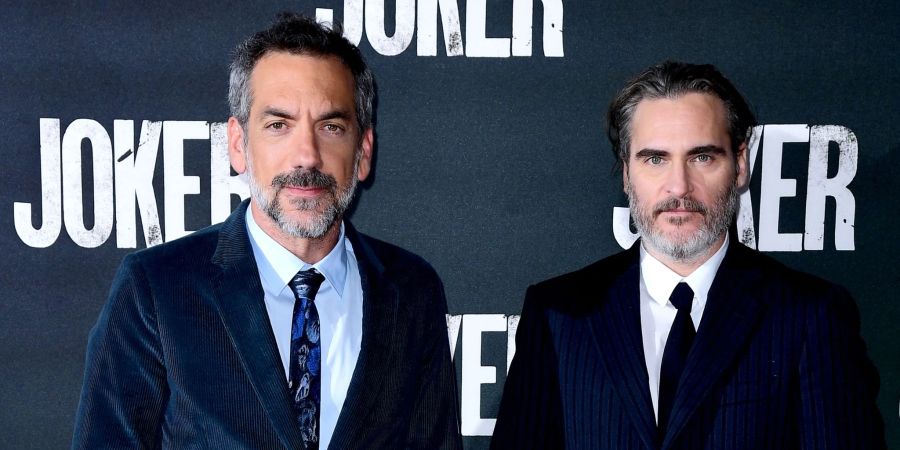 US-Regisseur Todd Phillips (l) und US-Schauspieler Joaquin Phoenix bei einer Sondervorführung des Films «Joker».