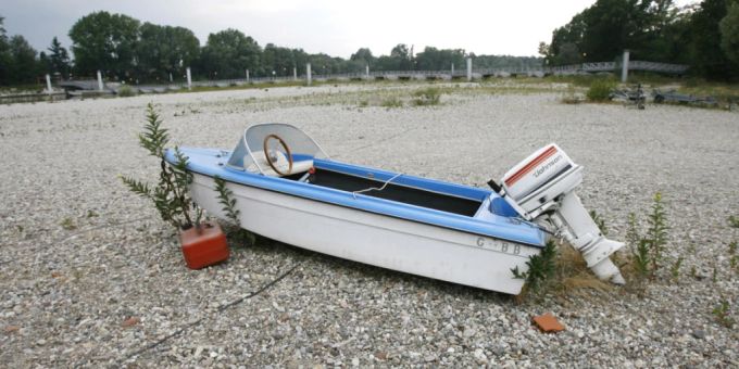 Trockenes Flussbett in der Nähe der norditalienischen Metropole Pavia. (Archivbild) Trockenheit Italien