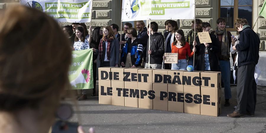 Die Jungen Grünen wollen mit ihrer Umweltverantwortungsinitiative die Bekämpfung der Klimakrise in der Verfassung priorisieren. Der Bundesrat erteilt der Idee eine Absage. (Archivbild)