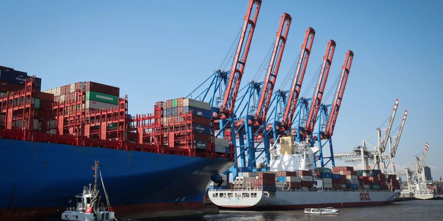 Der chinesische Staatskonzern Cosco kann nach monatelangem Streit nun doch 24,9 Prozent an einem Hamburger Container-Terminal übernehmen.