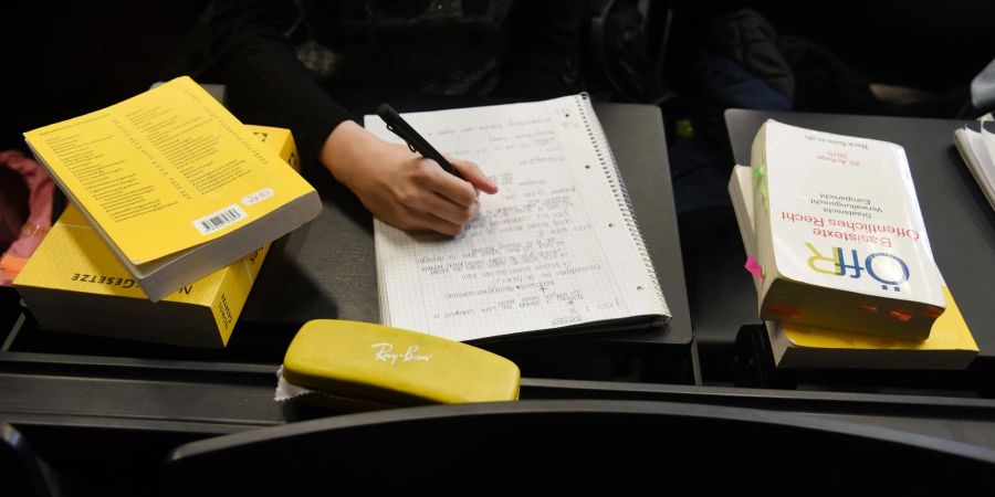45 Prozent jener, die einen Bachelorabschluss haben, schliessen danach ein Masterstudium an.