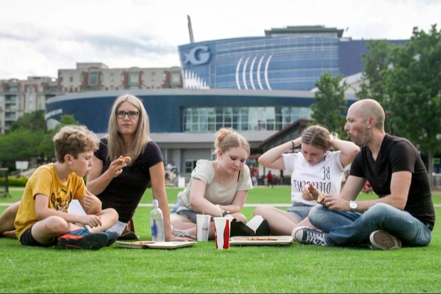 Noah, Judith, Joy, Hannah und David Forgoston Baggenstos bei ihrem letzten Ausflug ins Stadtzentrum von Atlanta.