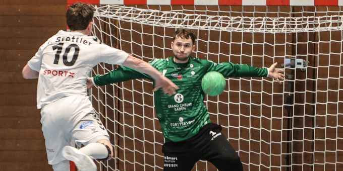 Roman Bachmann führt die HSG Baden-Endingen mit seinen Paraden zum Sieg gegen den TV Steffisburg und wird später verdientermassen zum Best-Player ausgezeichnet. HSG Baden-Endingen Bachmann