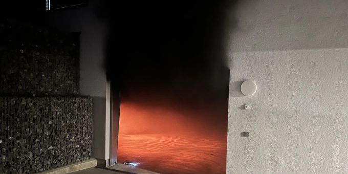 Bütschwil: Brand von Auto in Tiefgarage. Brand in Tiefgarage